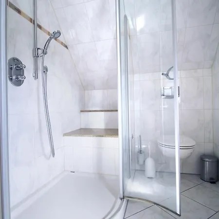 Grosses Haus Mit Garten Fuer 10 Gaeste * Weyhausen