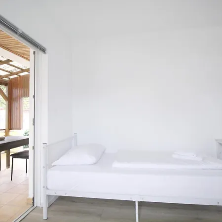 Grosses Haus Mit Garten Fuer 10 Gaeste