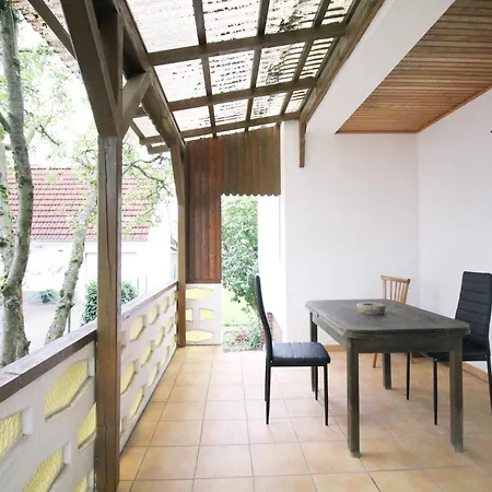 Casa de Férias Grosses Haus Mit Garten Fuer 10 Gaeste